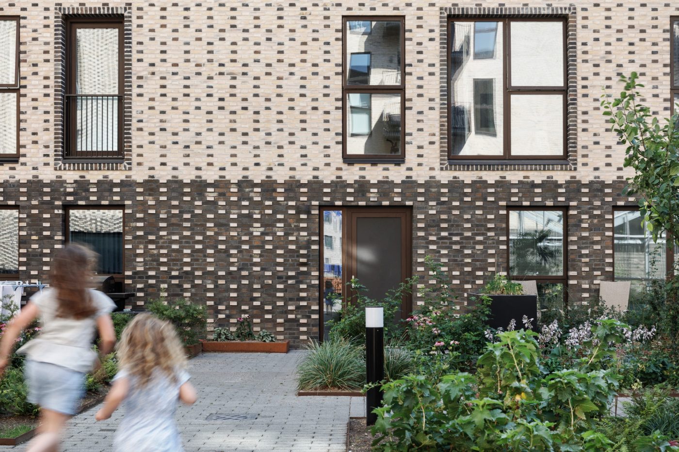 Apartment building, Iris Hus, section, Royal Night